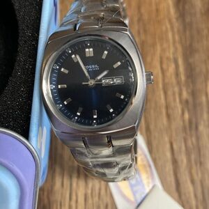 NWT. Wmn’s Fossil Watch PR5256. Silver New in Metal Box w/Manual. Needs Battery